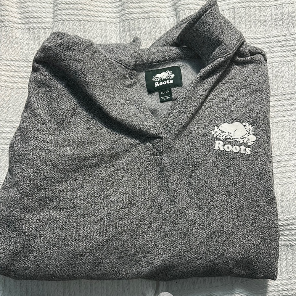 Roots botton sweatshirt